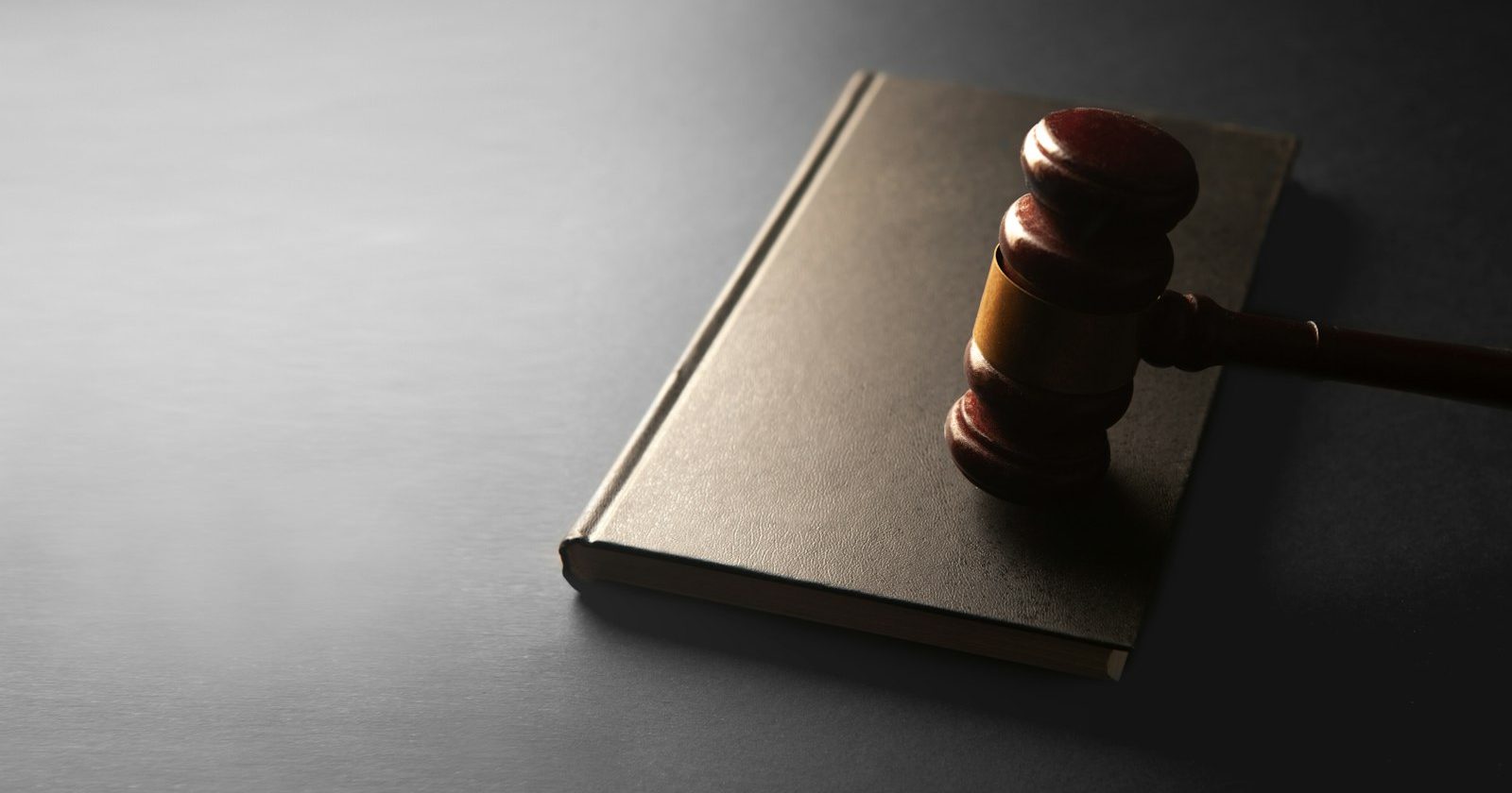 Is een VPN legaal: rechtershamer op een wetboek