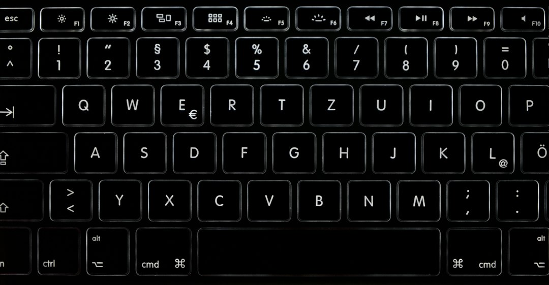 Laptop op een bureau